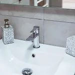 Rez De Chaussée Avec Terrasse Centre Thermal Et Touristique - Casa Appartement *
