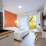 Rez De Chaussee Avec Terrasse Centre Thermal Et Touristique - Casa アパート *