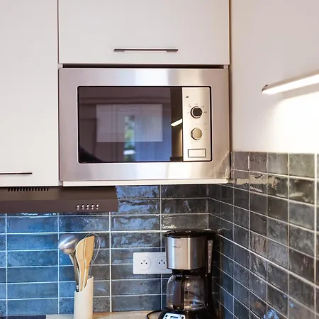 Rez De Chaussee Avec Terrasse Centre Thermal Et Touristique - Casa 岩尼维利