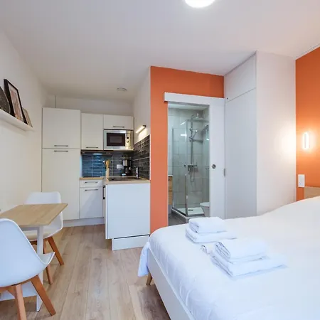 Rez De Chaussee Avec Terrasse Centre Thermal Et Touristique - Casa アパート *