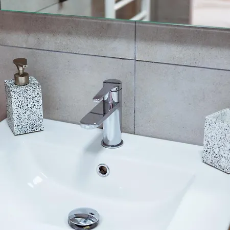 Rez De Chaussee Avec Terrasse Centre Thermal Et Touristique - Casa 公寓 *