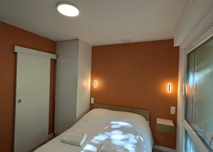 Rez De Chaussee Avec Terrasse Centre Thermal Et Touristique - Casa 岩尼维利