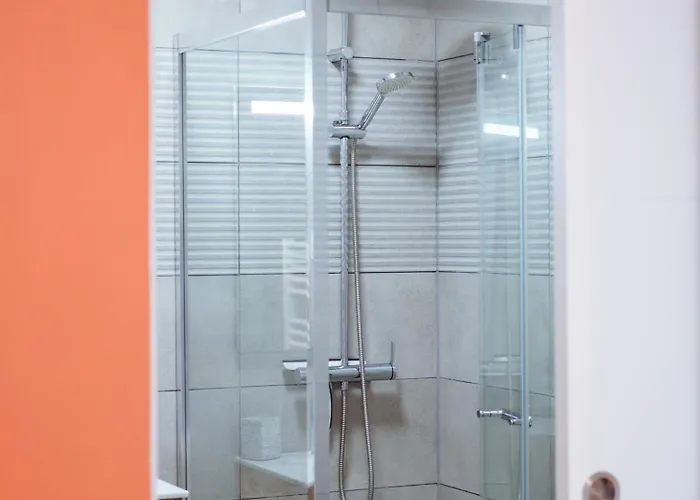 Rez De Chaussee Avec Terrasse Centre Thermal Et Touristique - Casa 公寓 岩尼维利